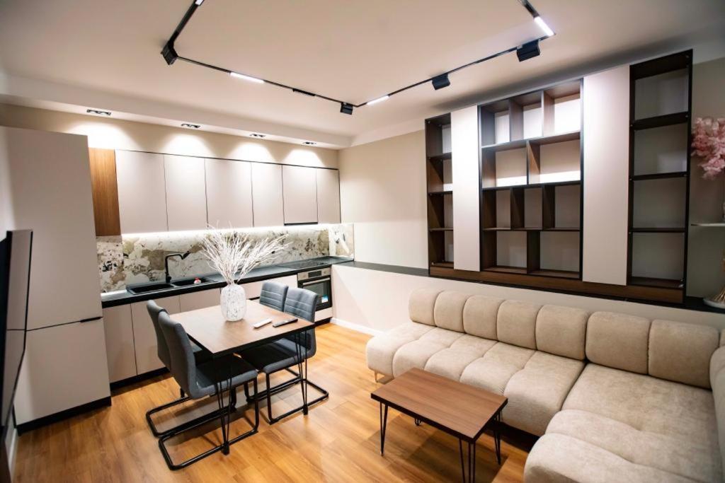 Luxury Apartment At Condor Center Tirana Exteriér fotografie
